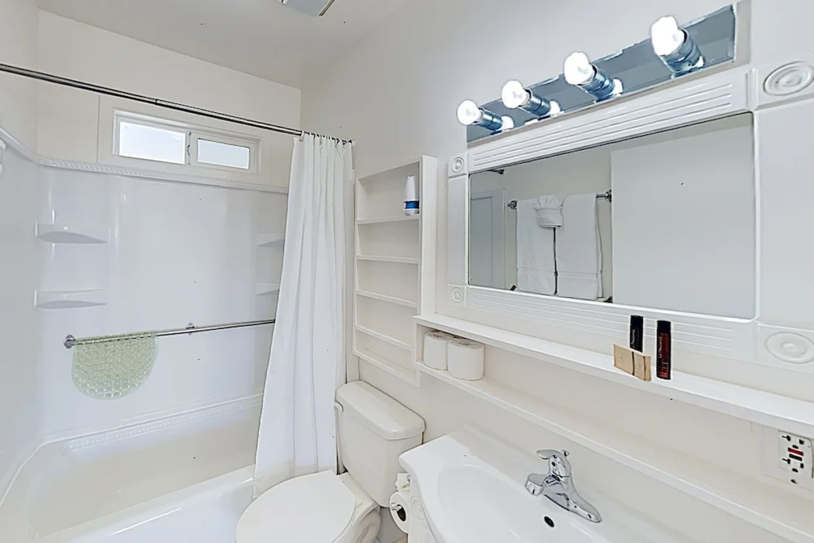 2BR Breezy Summerland Home by RedAwning