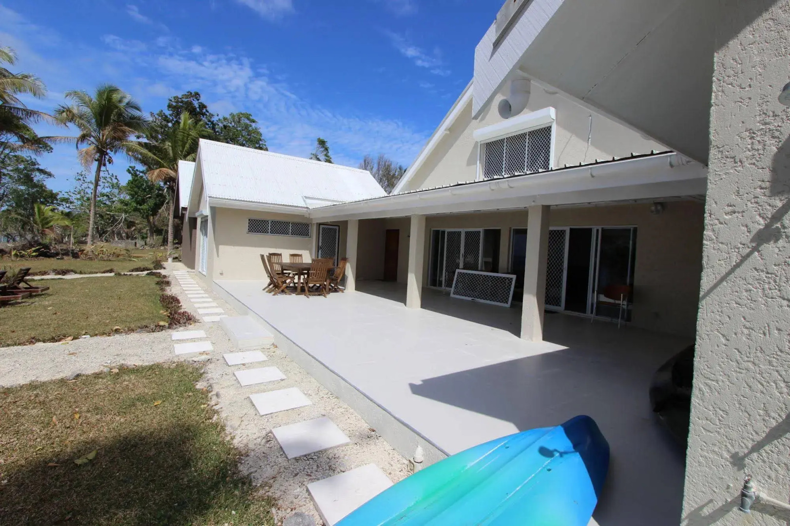 Vila Del Mare Beachfront Resort