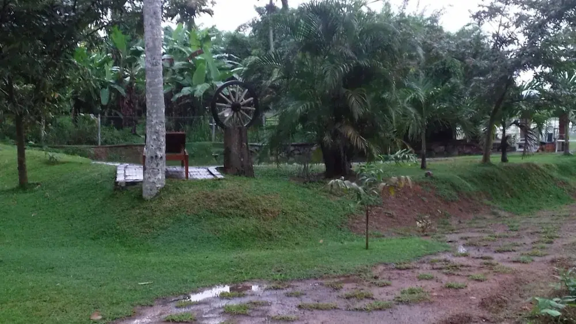 Lakeside Hybrid Villa