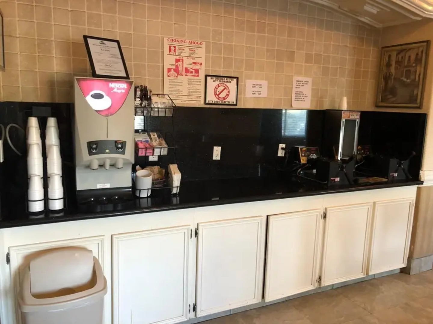 Deluxe 6 Inn & Suites