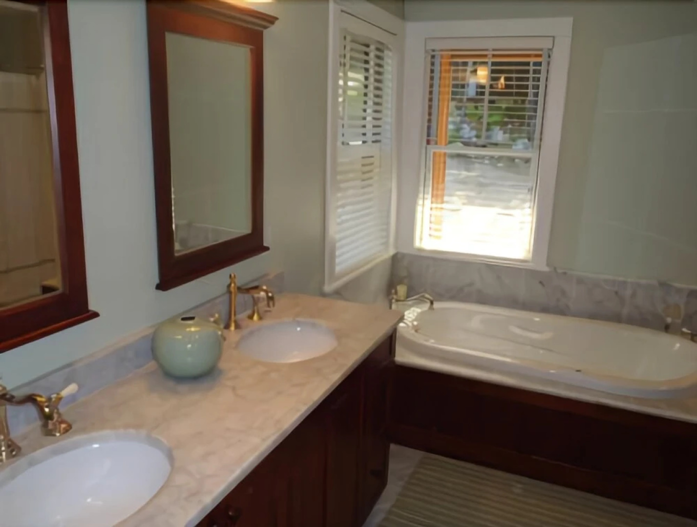 Cottage on the Shore - Four Bedroom Home