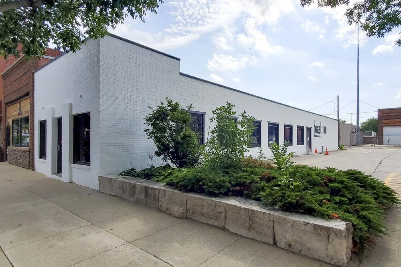 Dtwn Stunning Spirit Lake Escape - Walk to Shore!