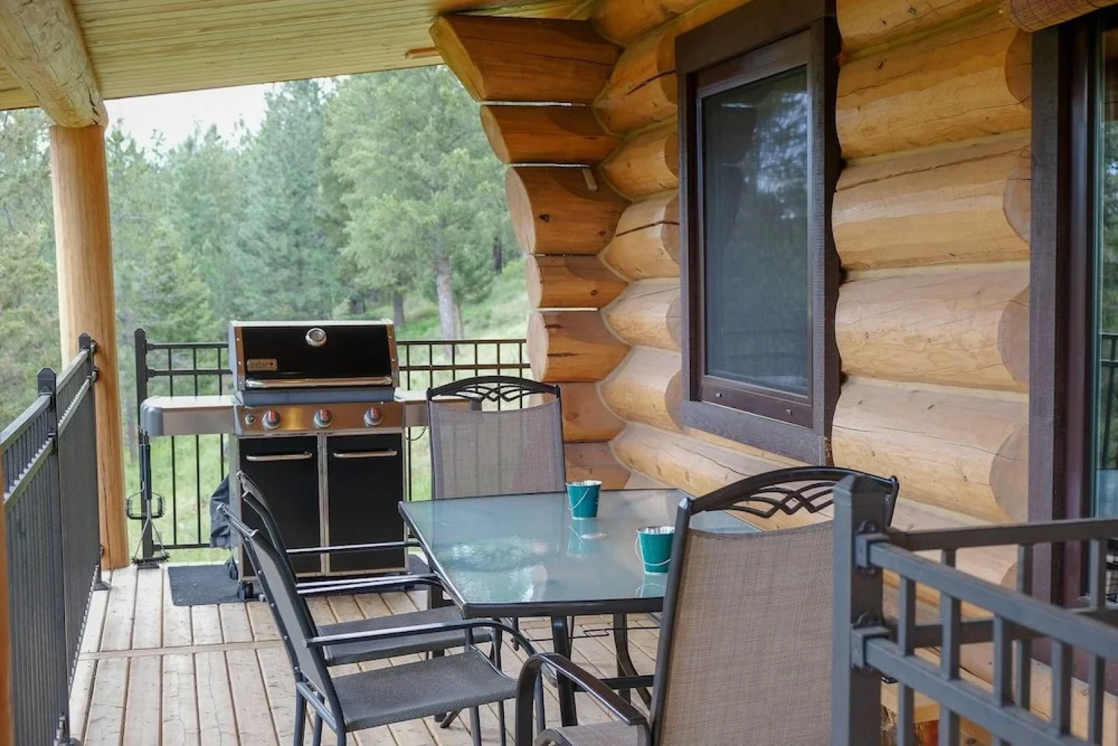 Beautiful Log Chalet Near Fernie, BC