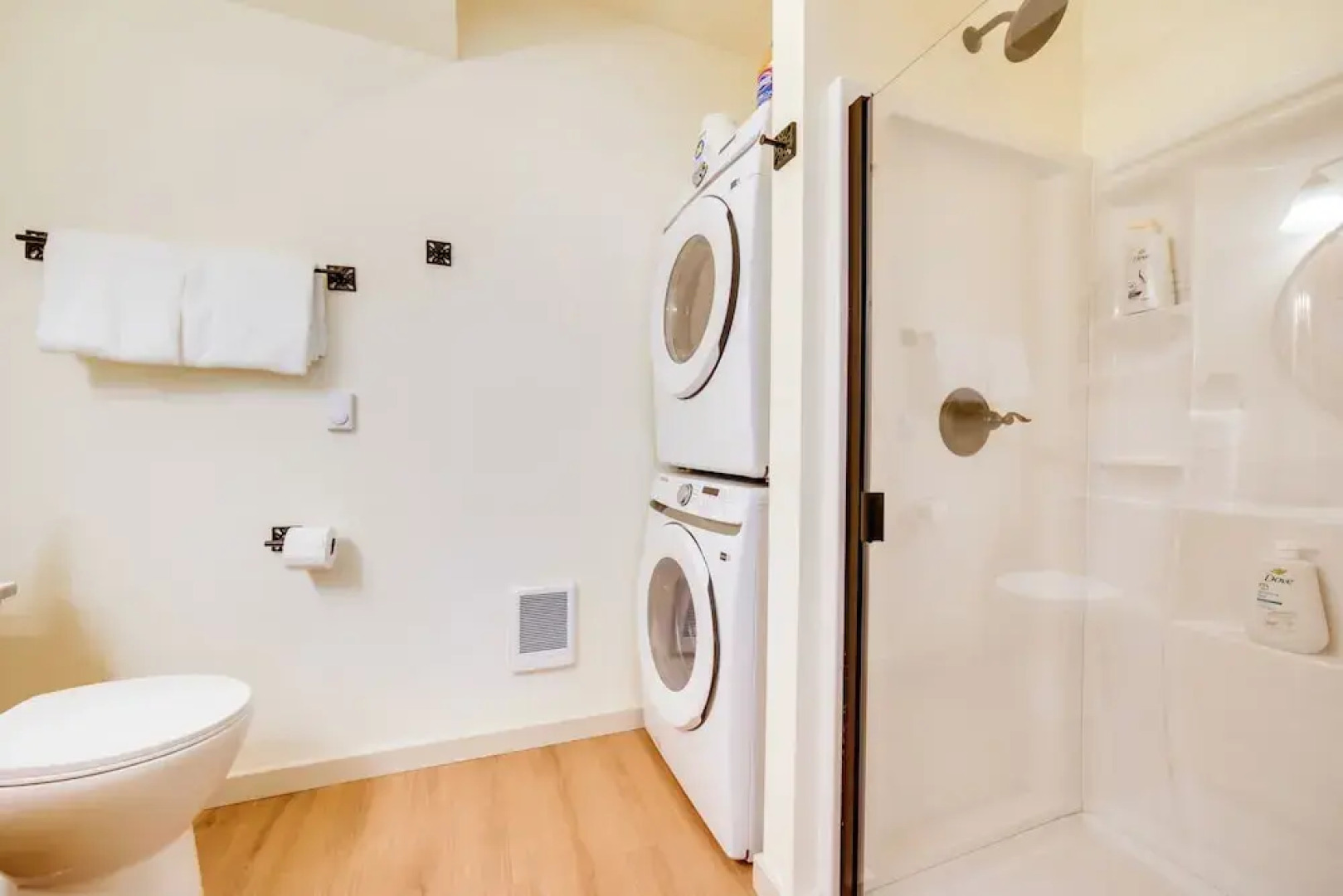 Steps to C Street & Saloons! Virginia City Getaway