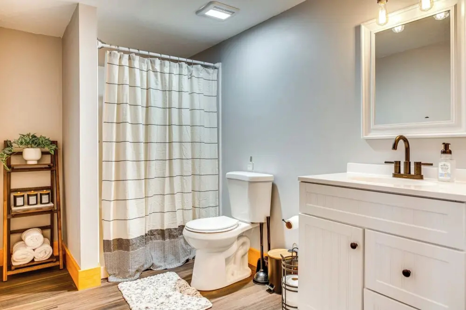 6 Mi to Lake Winnipesaukee: New Hampshire Home