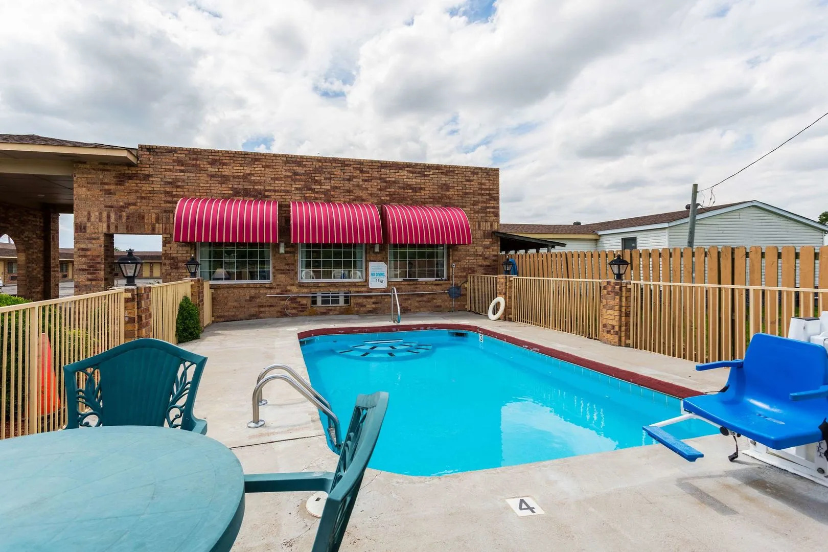 Econo Lodge Inn & Suites Little Rock SW