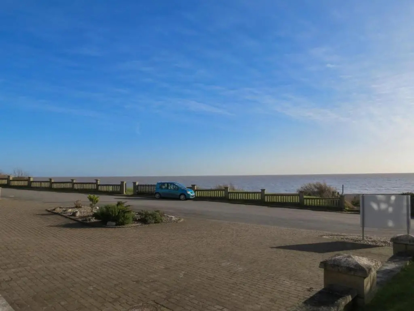 Ogilvie Lodge Apartment