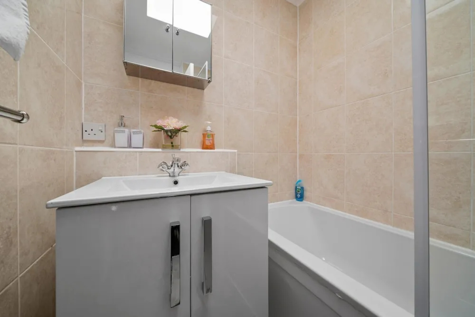 Gatewick Duplex Serviced Apartment