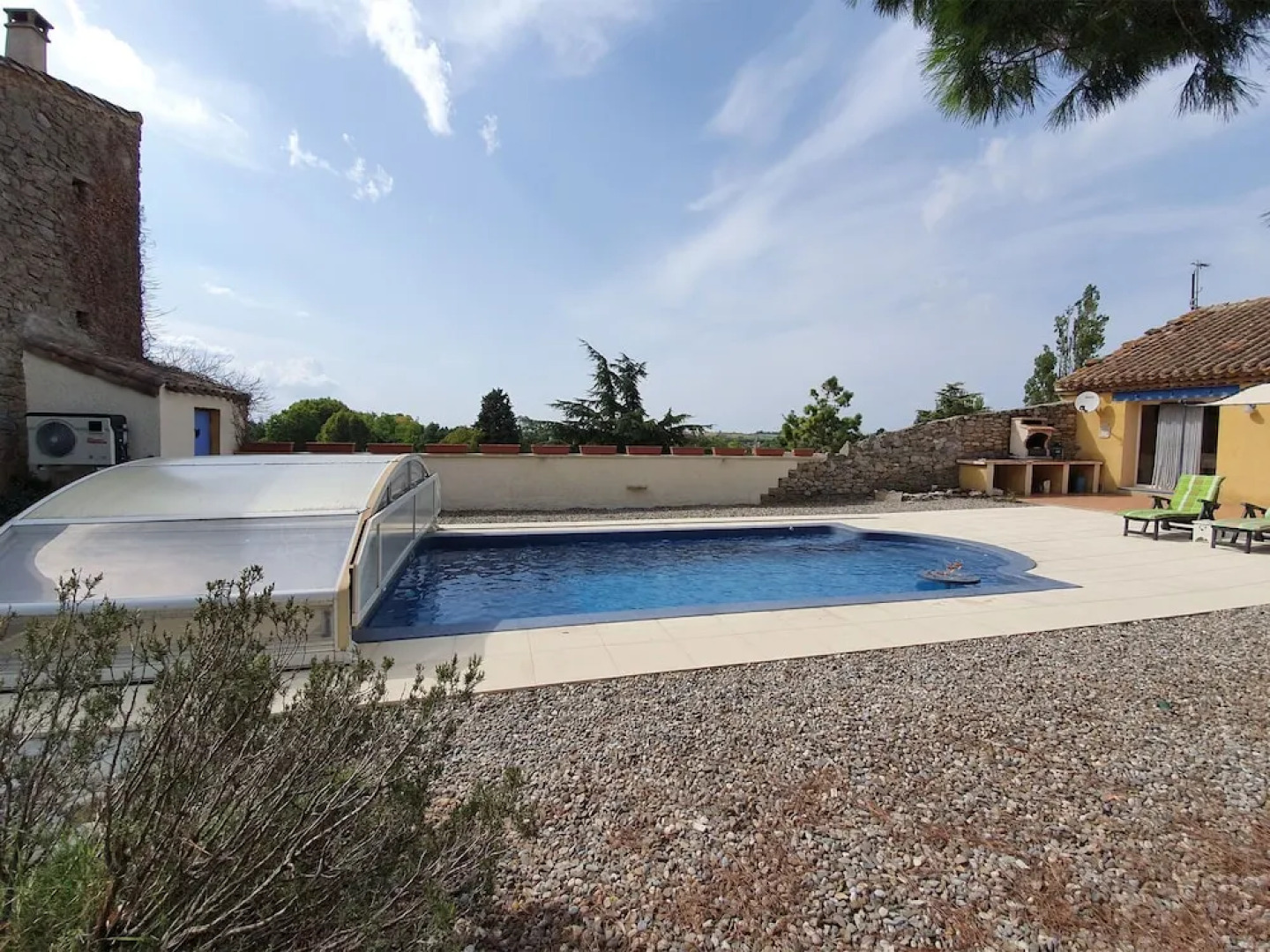 Spacious Villa With Private Swimming Pool in Marseillette