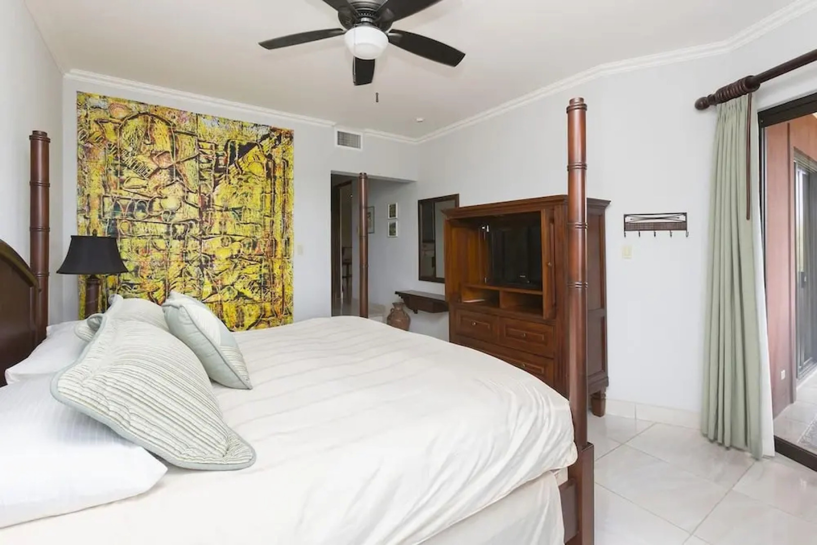 Recently Renovated Luxury Condo with Resort-Style Beach Club Access and Ocean Views