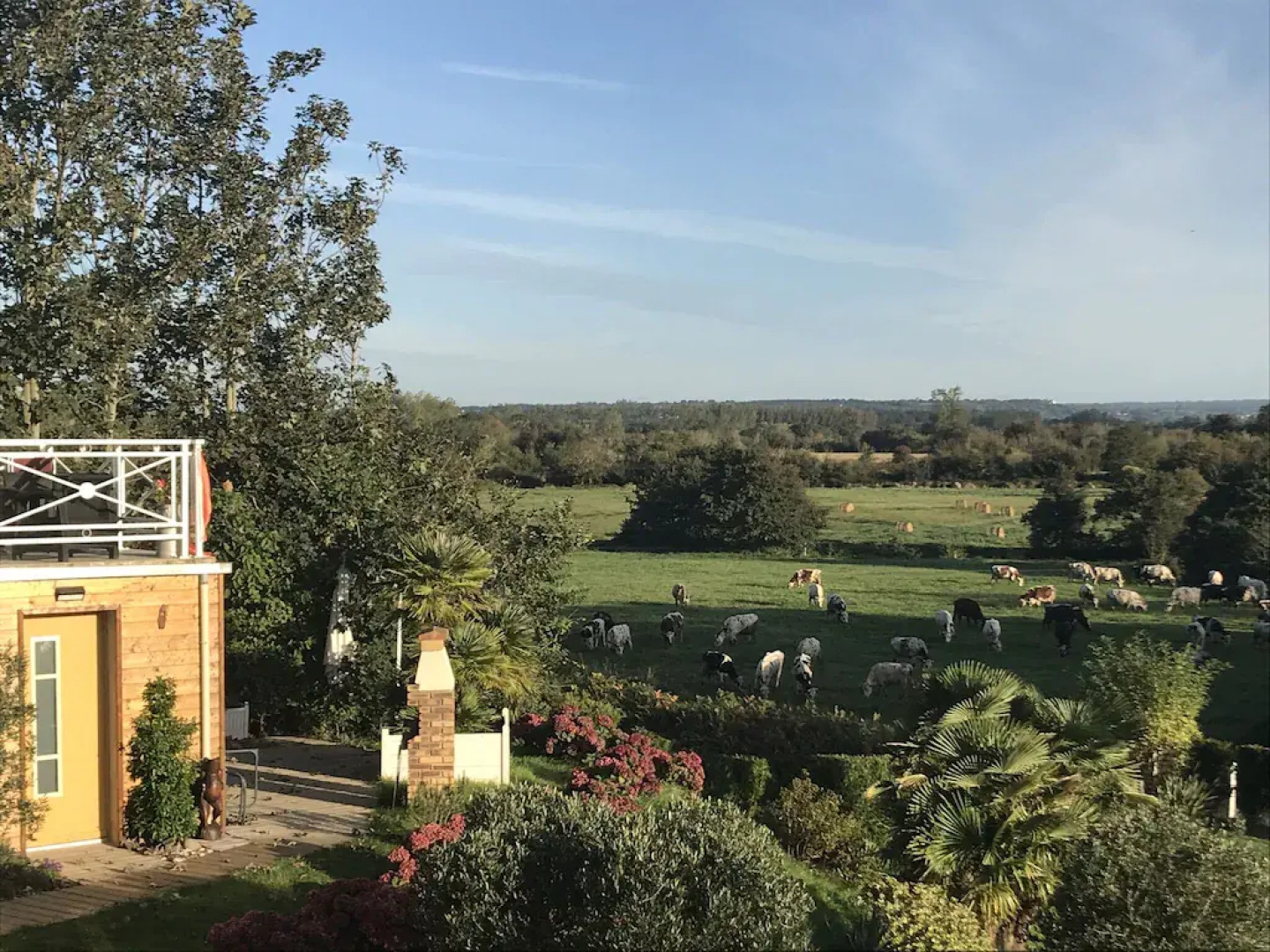 Stunning Holiday Home in Quinévilla Near Beach