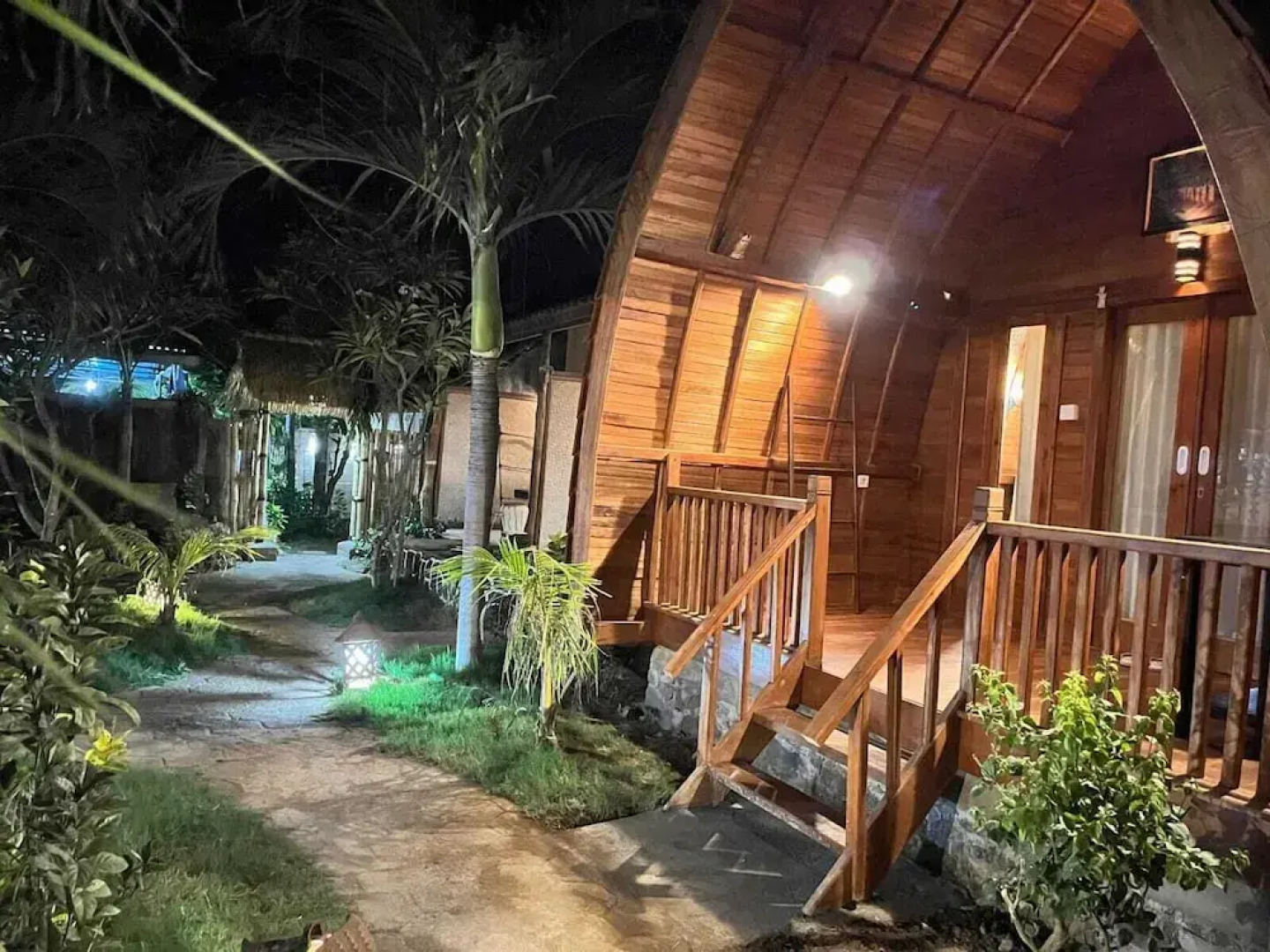 Made Taro Menjangan Homestay