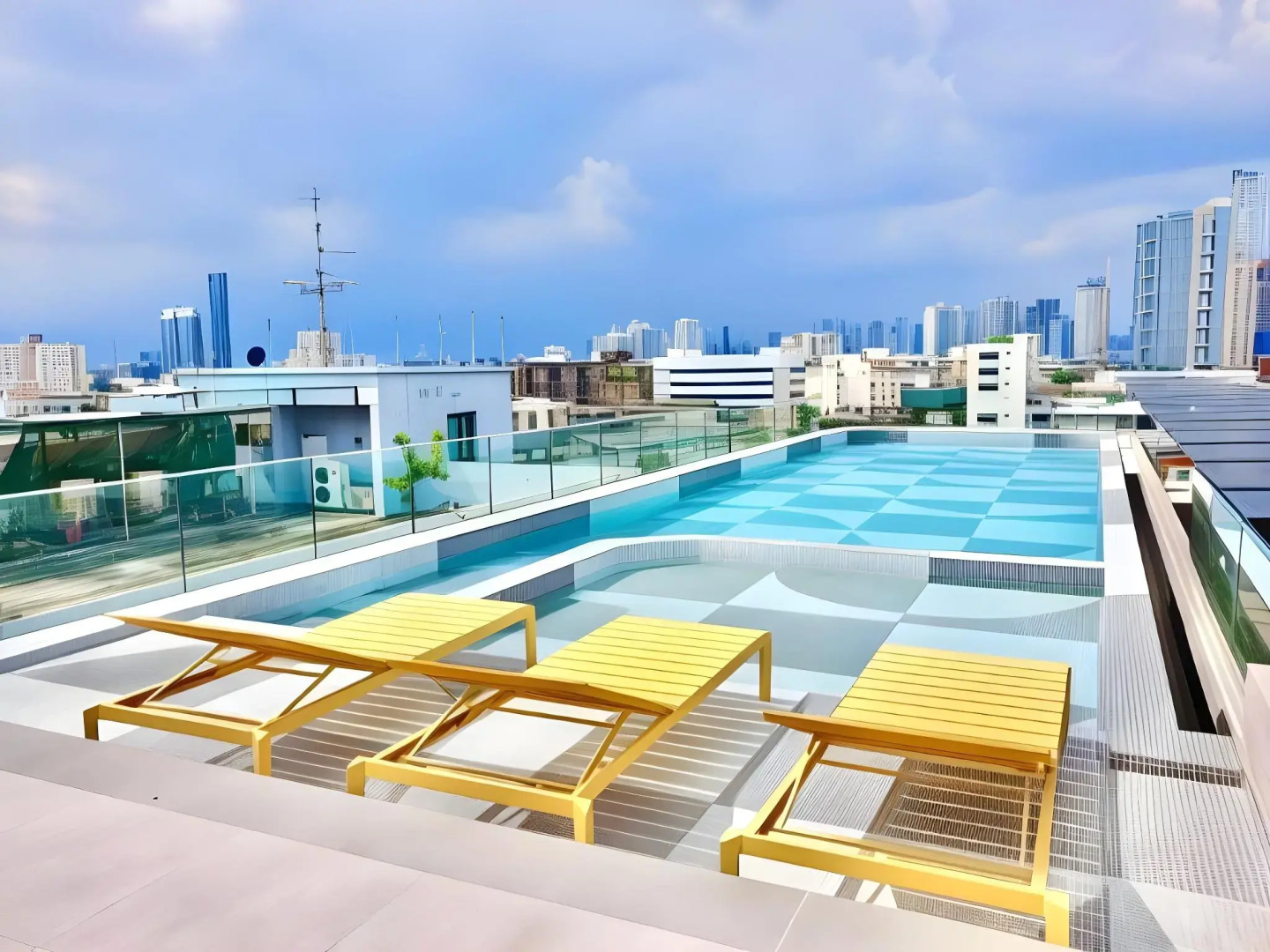 The Quarter Onnut by UHG