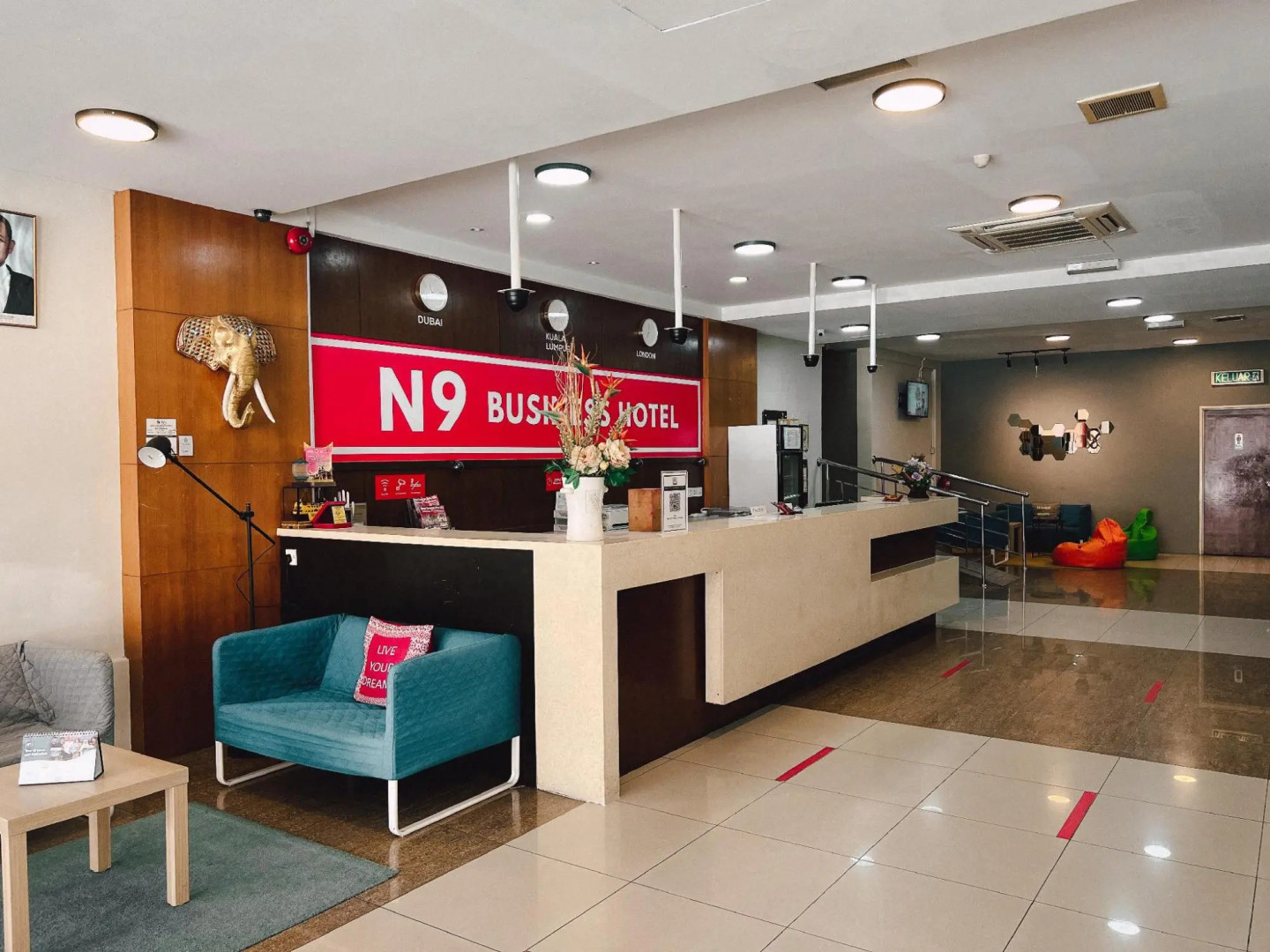 OYO 43955 N9 Business Hotel