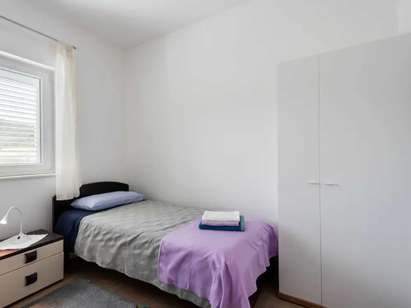 Simplistic Apartment in Neviđane near Sea Beach