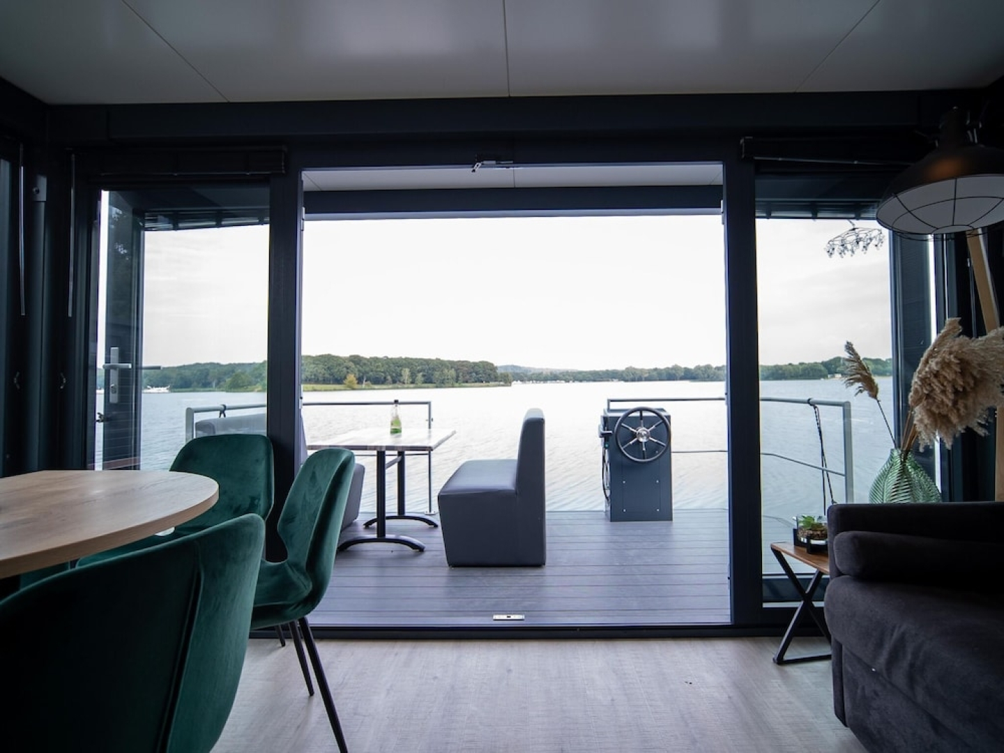 Ultimate Enjoyment in and on the Water in a Luxury Houseboat on the Mookerplas