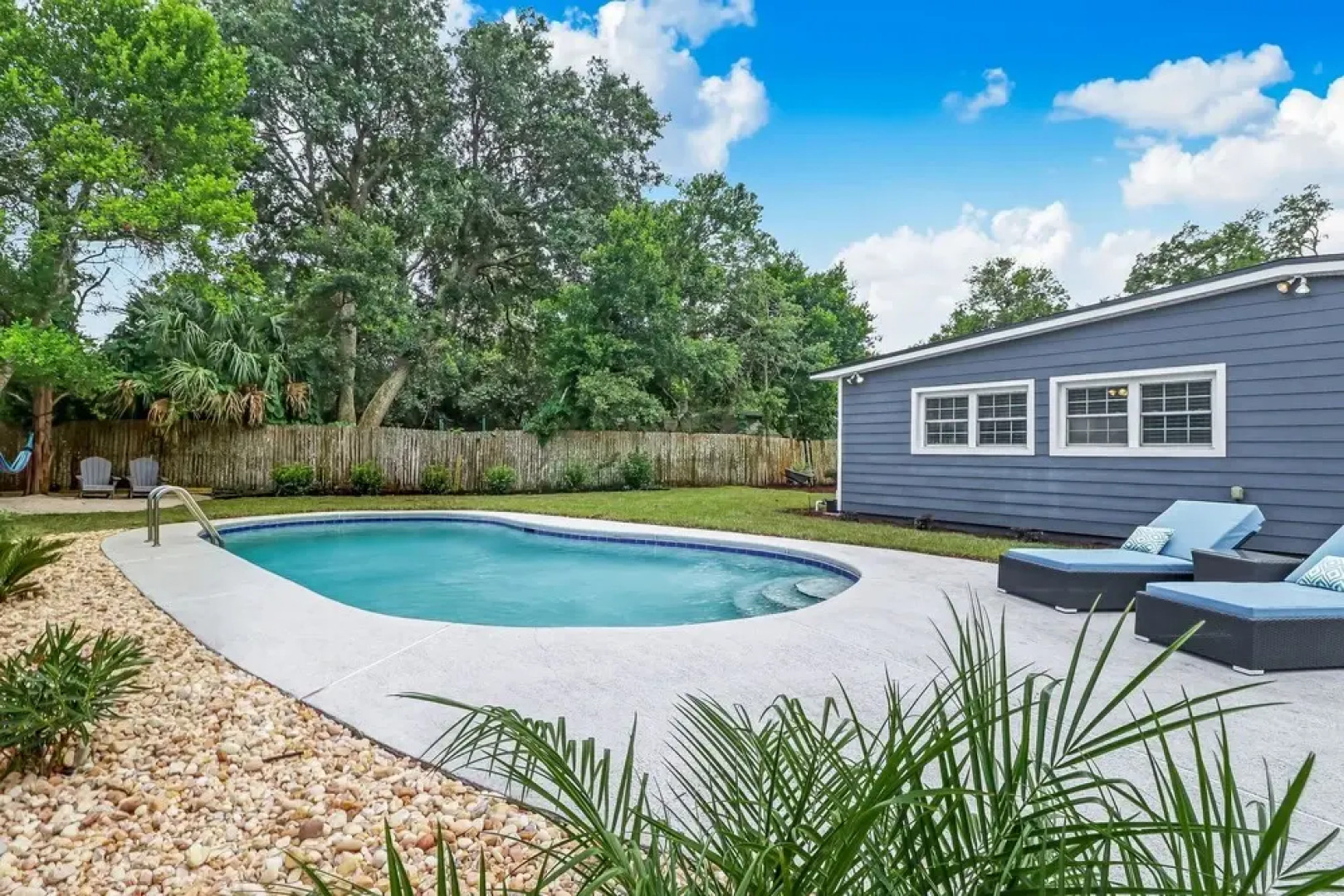 Private Pool Oasis, Walking Distance to the Beach