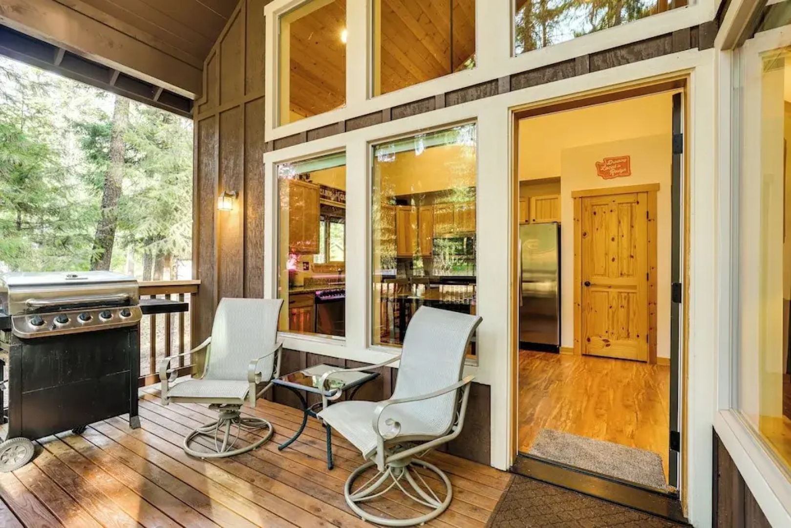 Hot Tub & Game Room: Ronald Retreat 2 Mi to Lake!