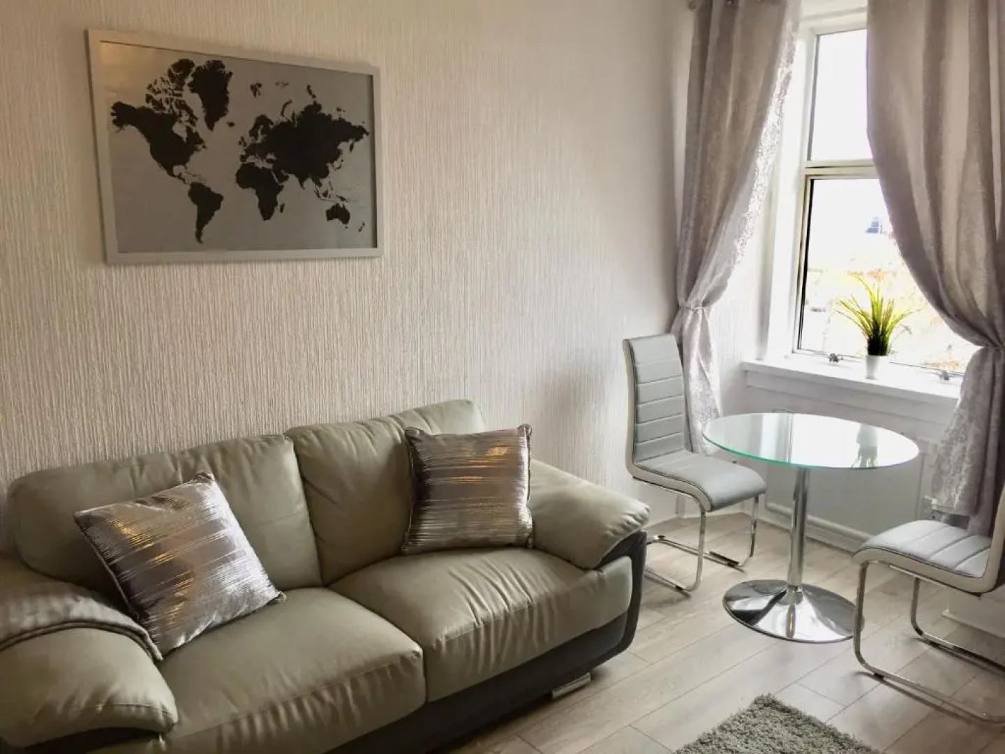 River Clyde Views - Private & Spacious Apartment