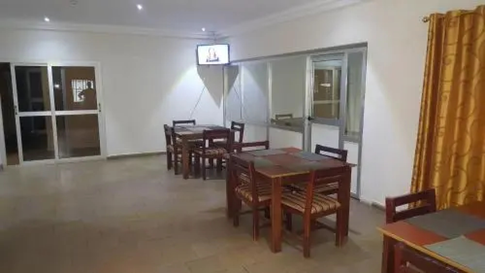 Le Petit Chalet Hotel