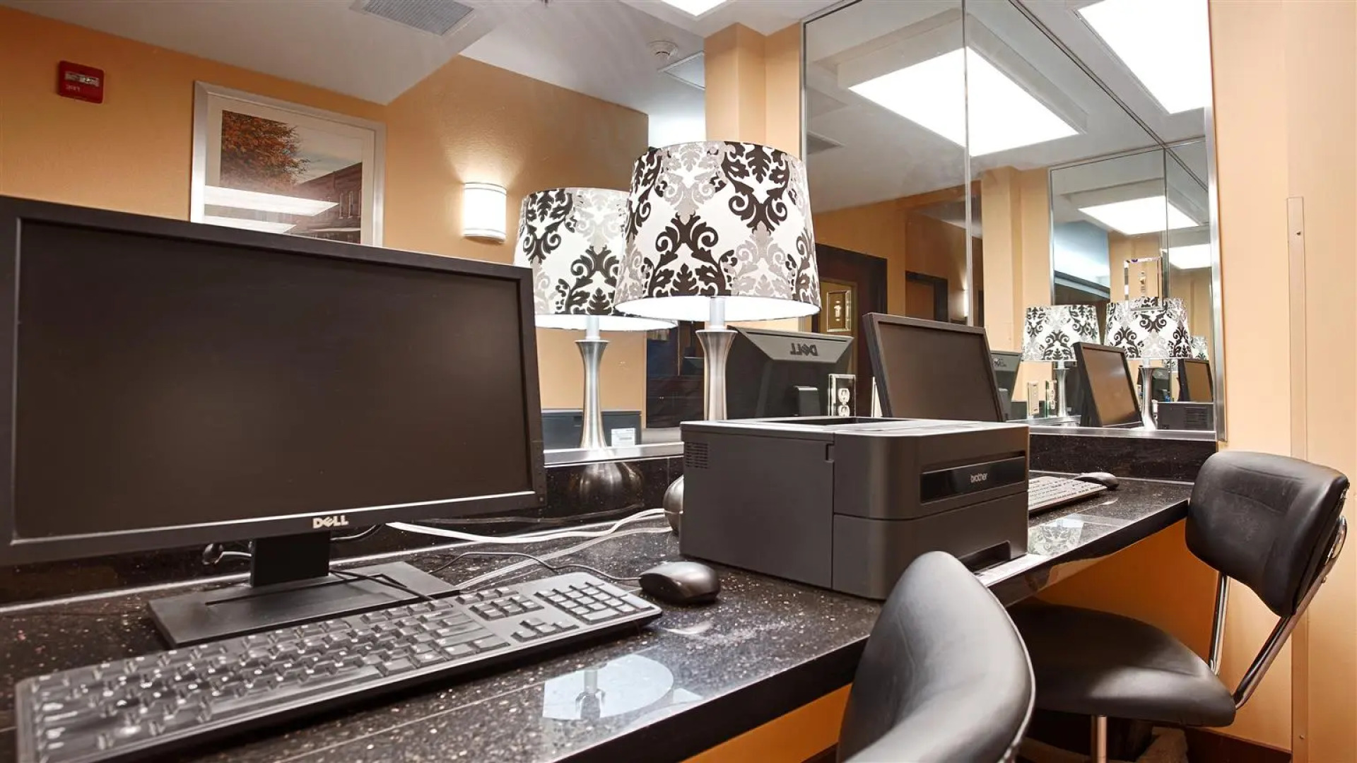 Paradise Inn & Suites