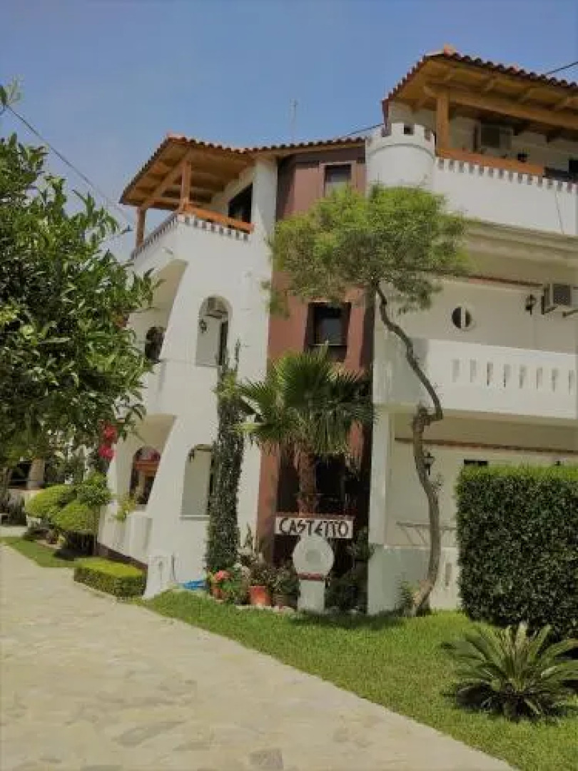 Castello Apartments & Studios