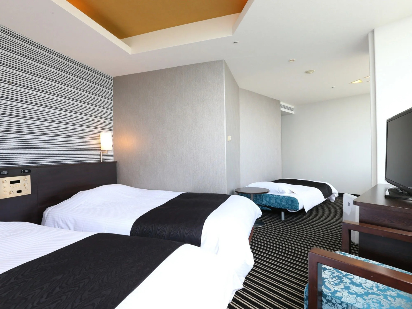 Отель APA Hotel & Resort Tokyo Bay Makuhari