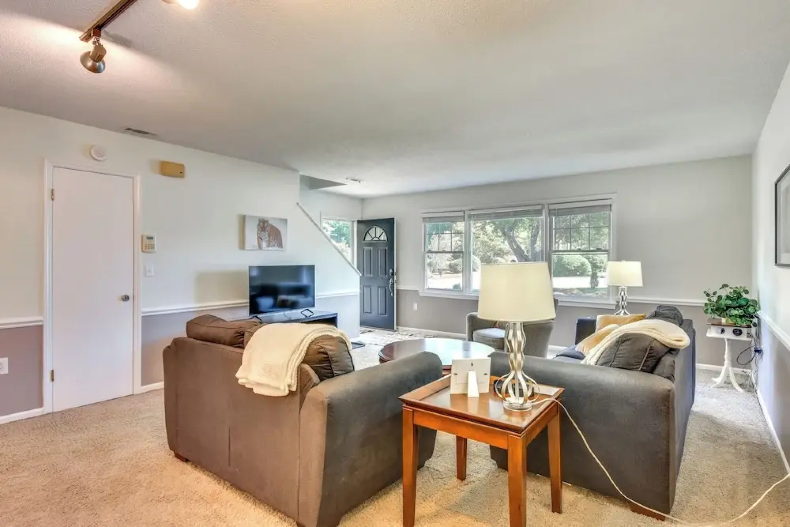 Seneca Escape w/ Screened Patio: Near Lakes!