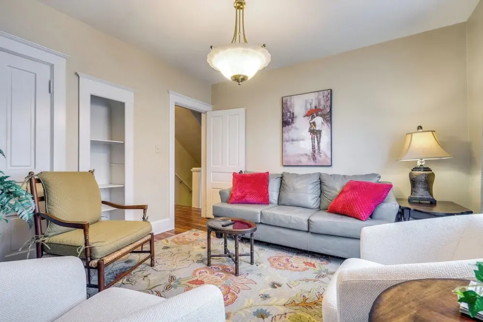 Walk to Garden & Restaurants: Zanesville Apartment