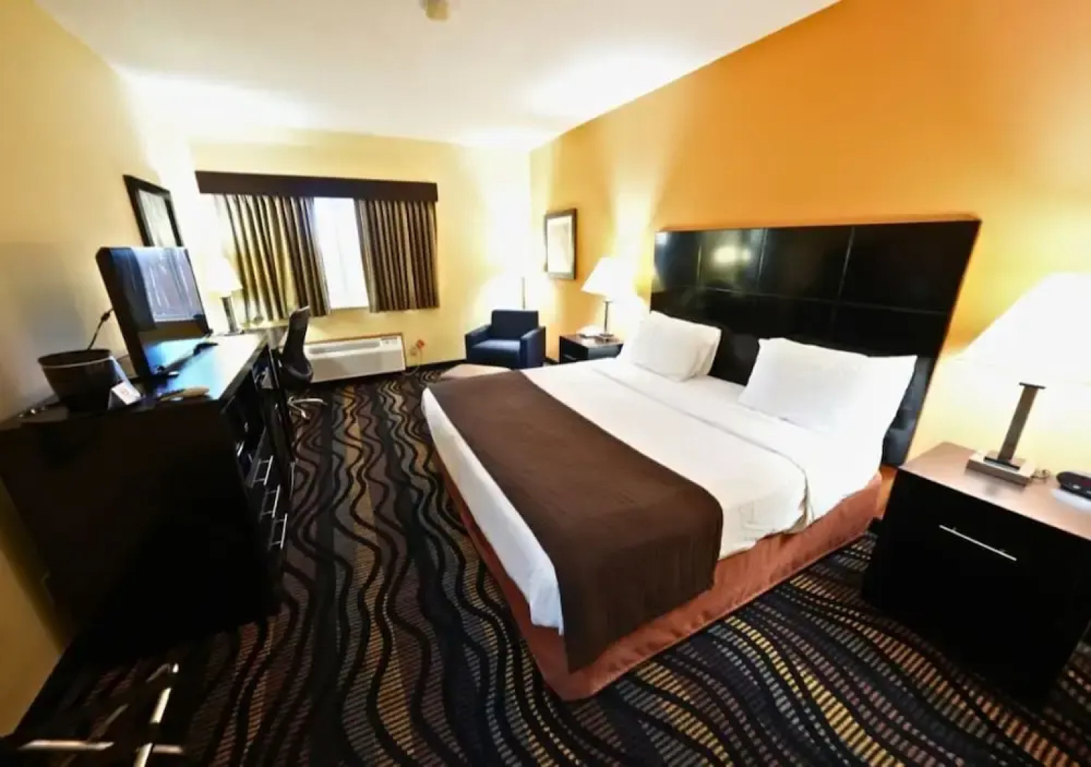 Rock Island Inn & Suites Streator IL