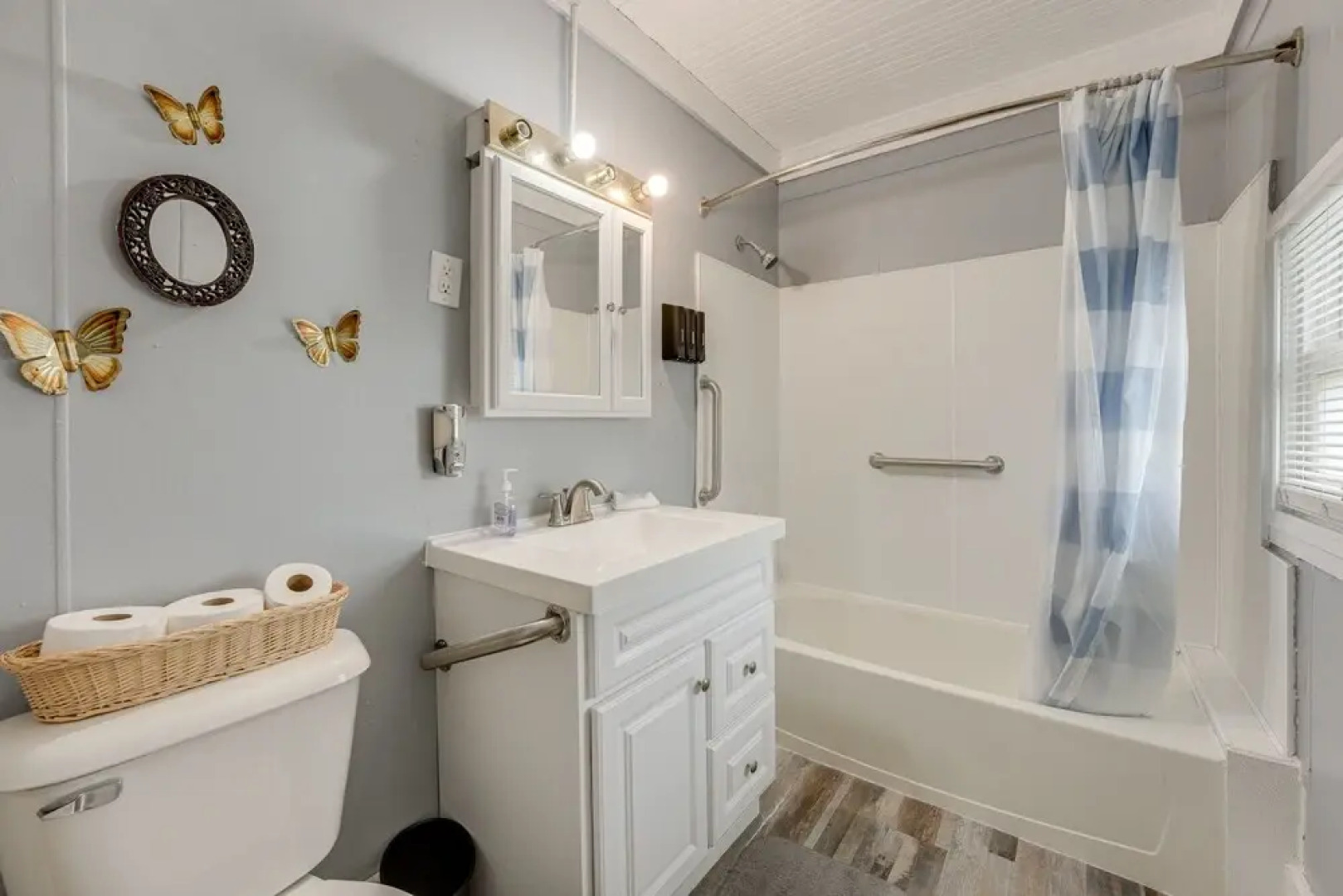 Centrally Located Albion Home With Screened Porch!