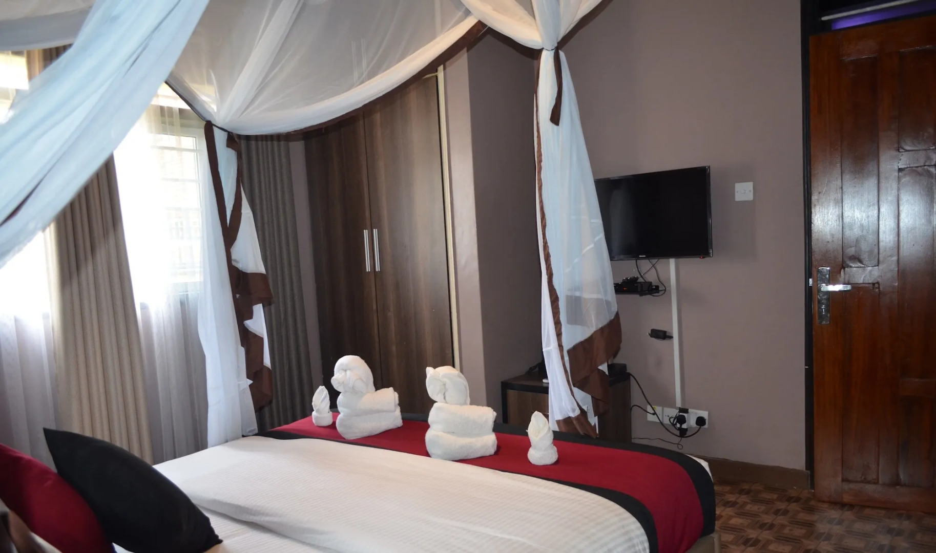 Saffron Beach Bistro & Cottages