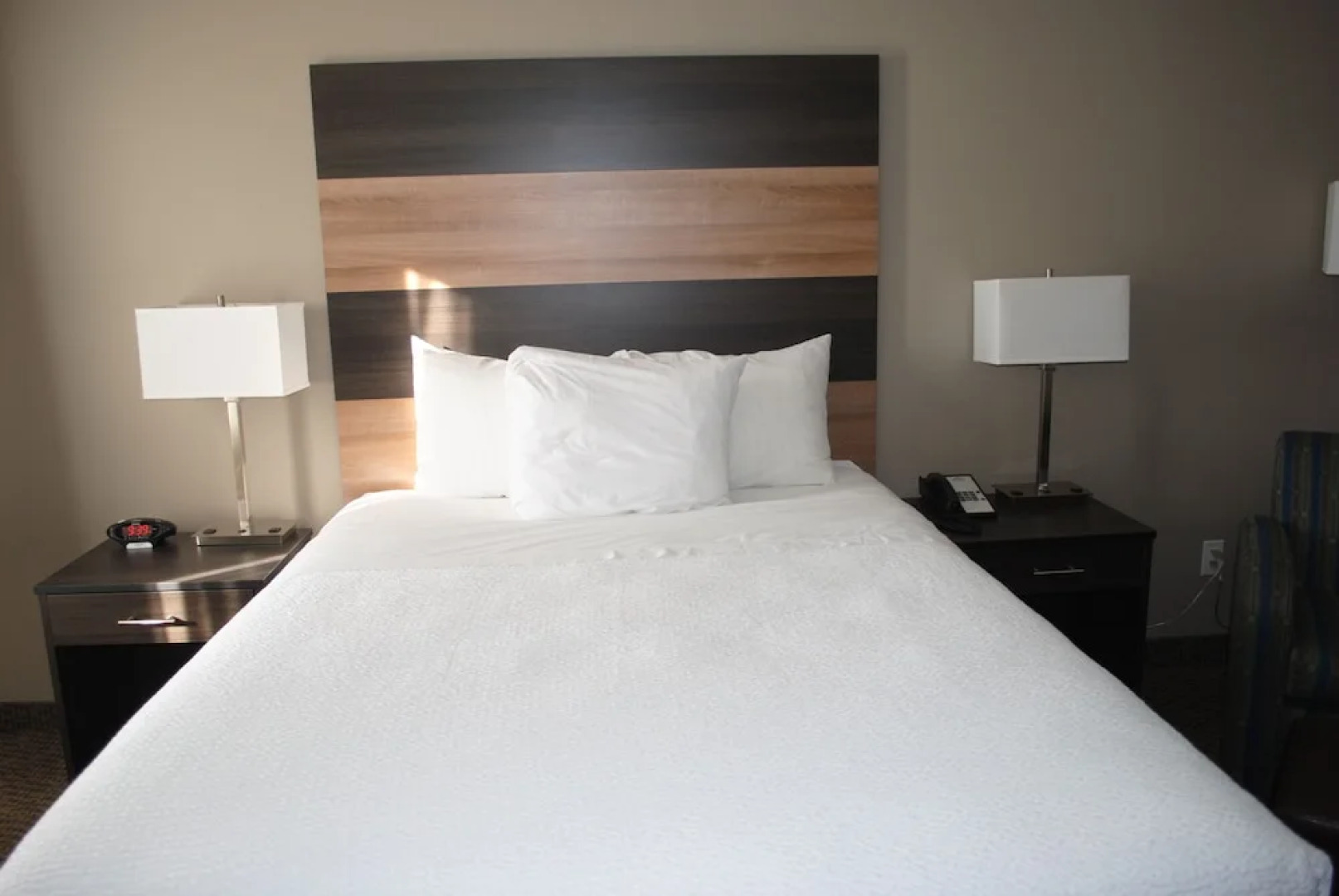 Days Inn and Suites Lindsay