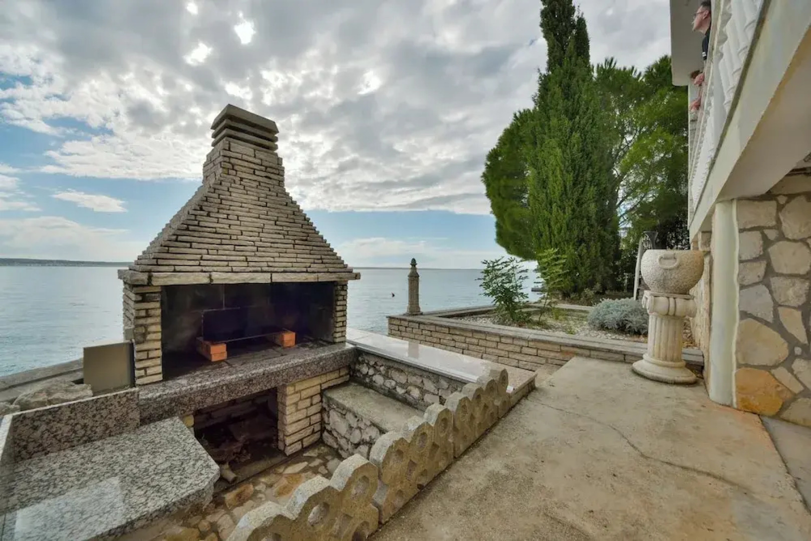 Holiday Home Seafront Escape