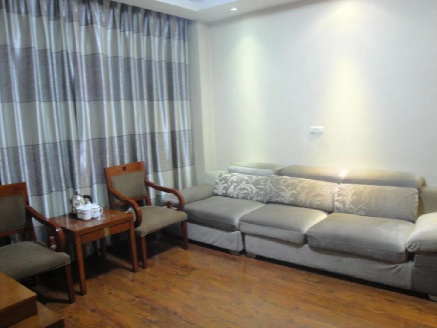 Mudanjiang Wan Zai Business Hotel