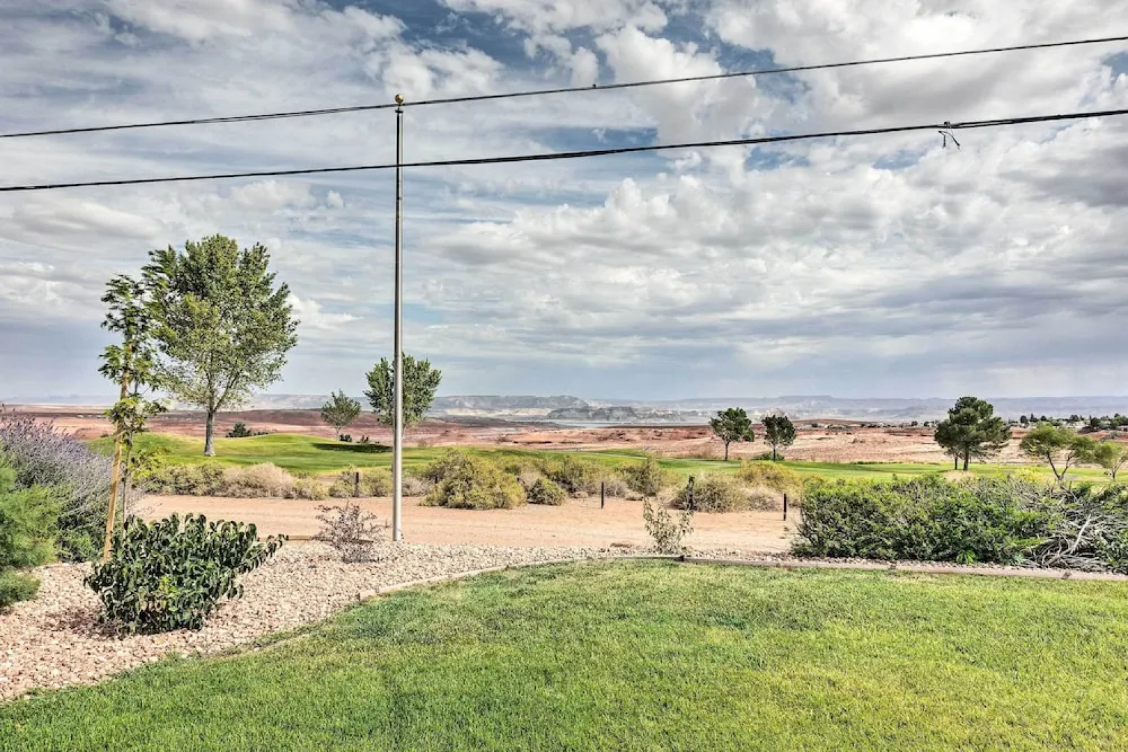 Lake Powell Views: Mid-century Home in Page