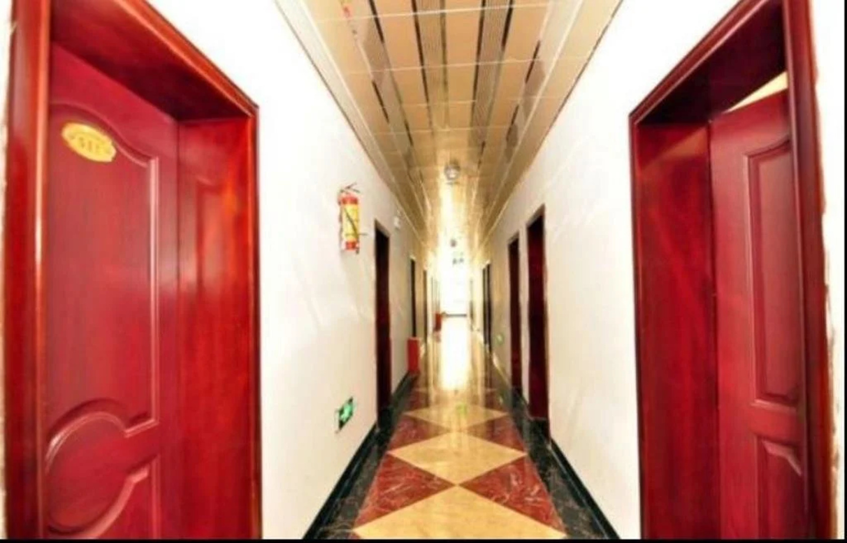 Qujing Agricultural Materials Hotel