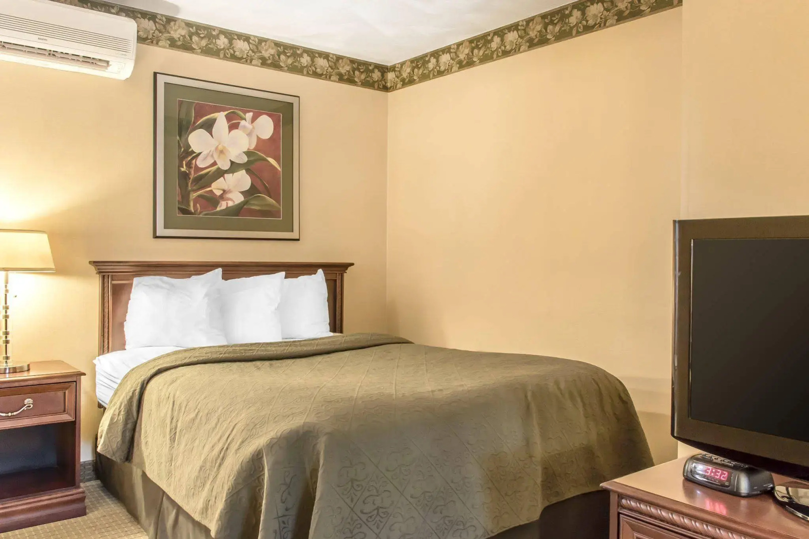 Quality Inn Breeze Manor