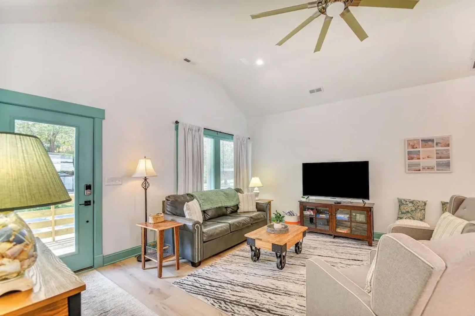 1 Mi to Dtwn Manteo: Dog-friendly Home w/ Deck