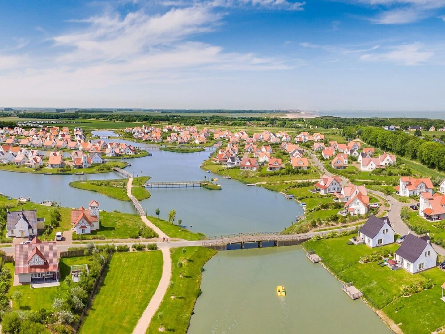 Semi-detached, Comfortable Villa With Wifi, Beach at 400 m