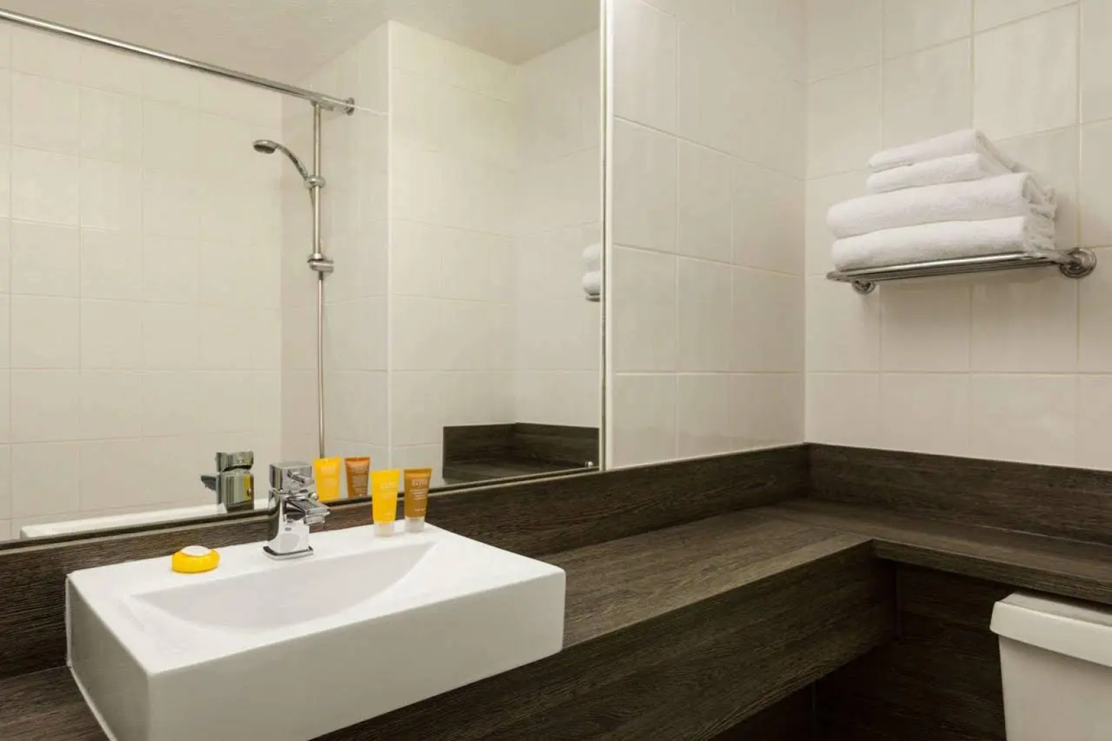 Luxury Cottage With Garden, Hot Tub, Tennis Court