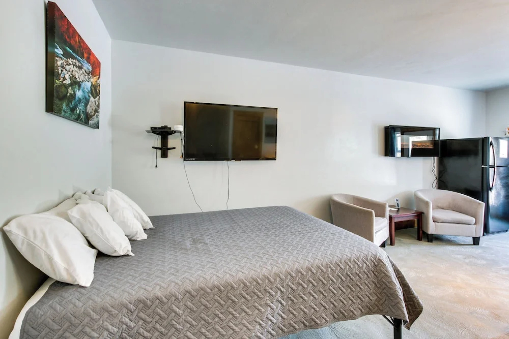 Central Lava Hot Springs Studio w/ Deck & Views!