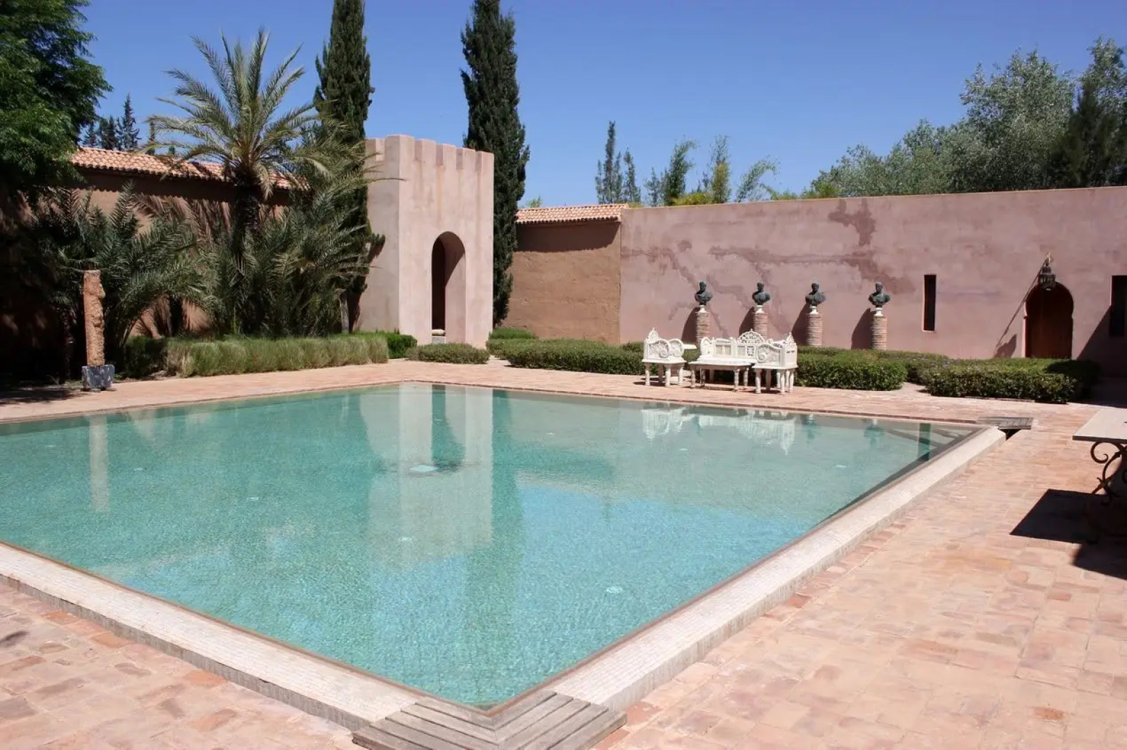 Palais Claudio Bravo