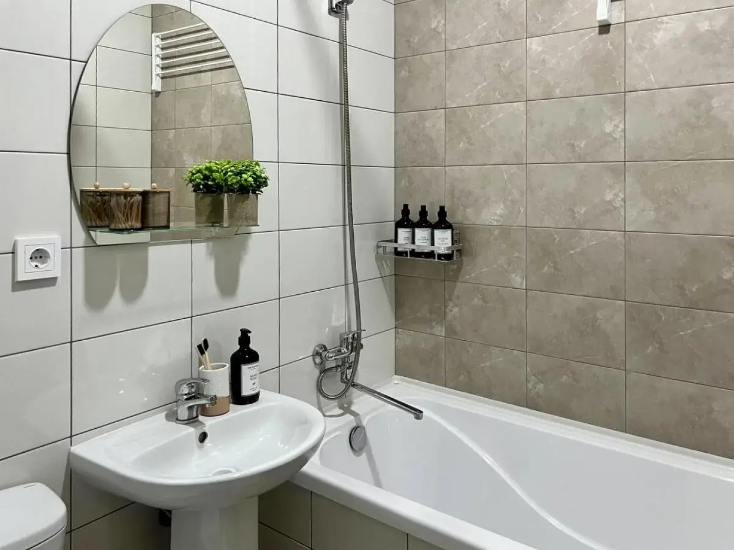 Хэппи Пипл на ул. Генерала Дьяконова, д.3