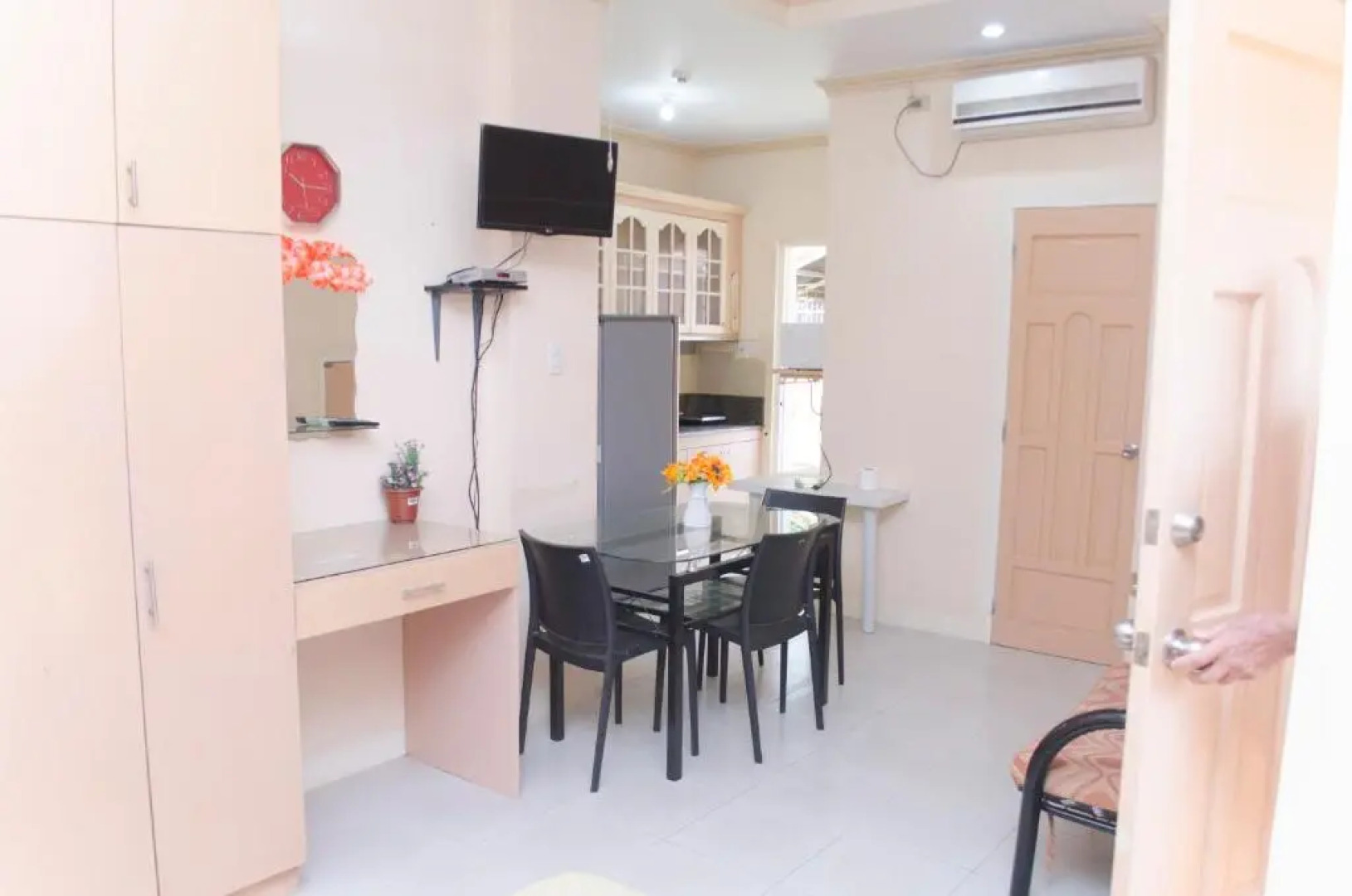 Julz Tropical Apartments