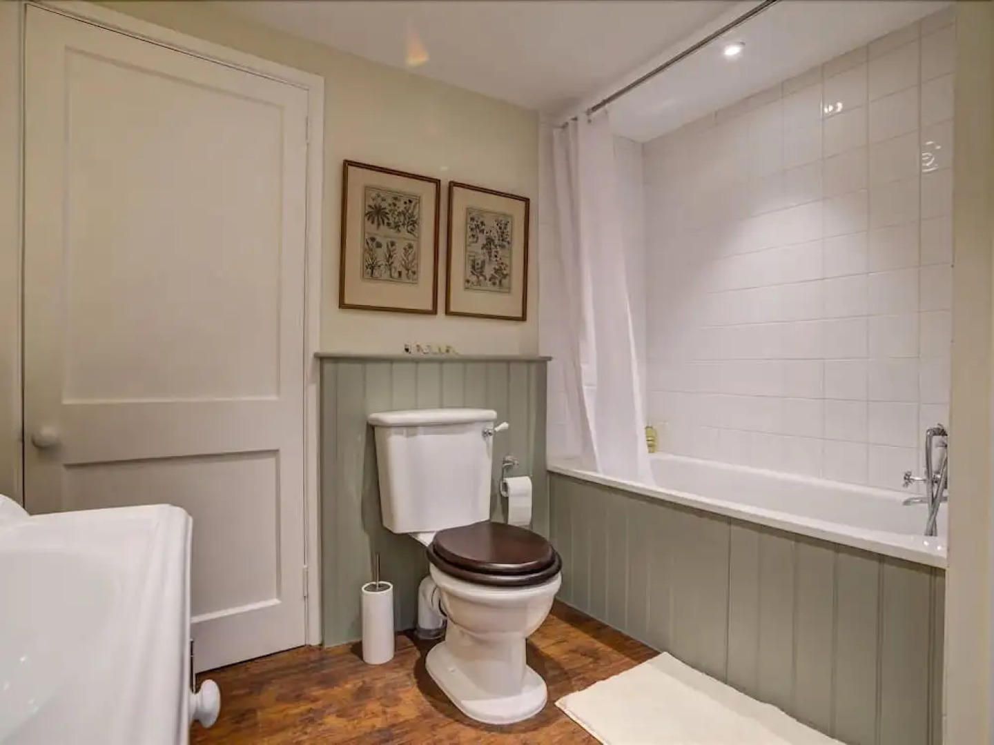 2 Lawrence Lane, BURFORD