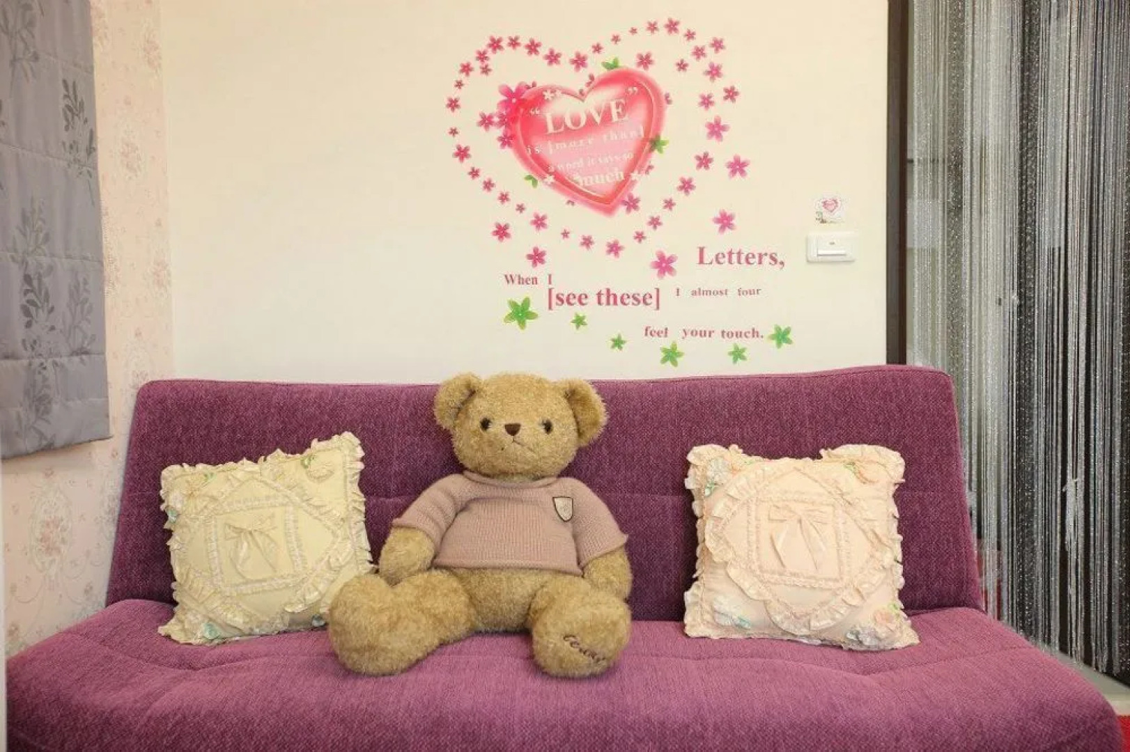 Textile Girl Romantic Homestay