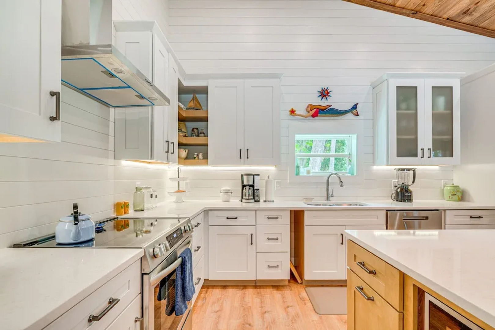 Stilt-style Cottage < 1 Mi to Downtown Yankeetown!