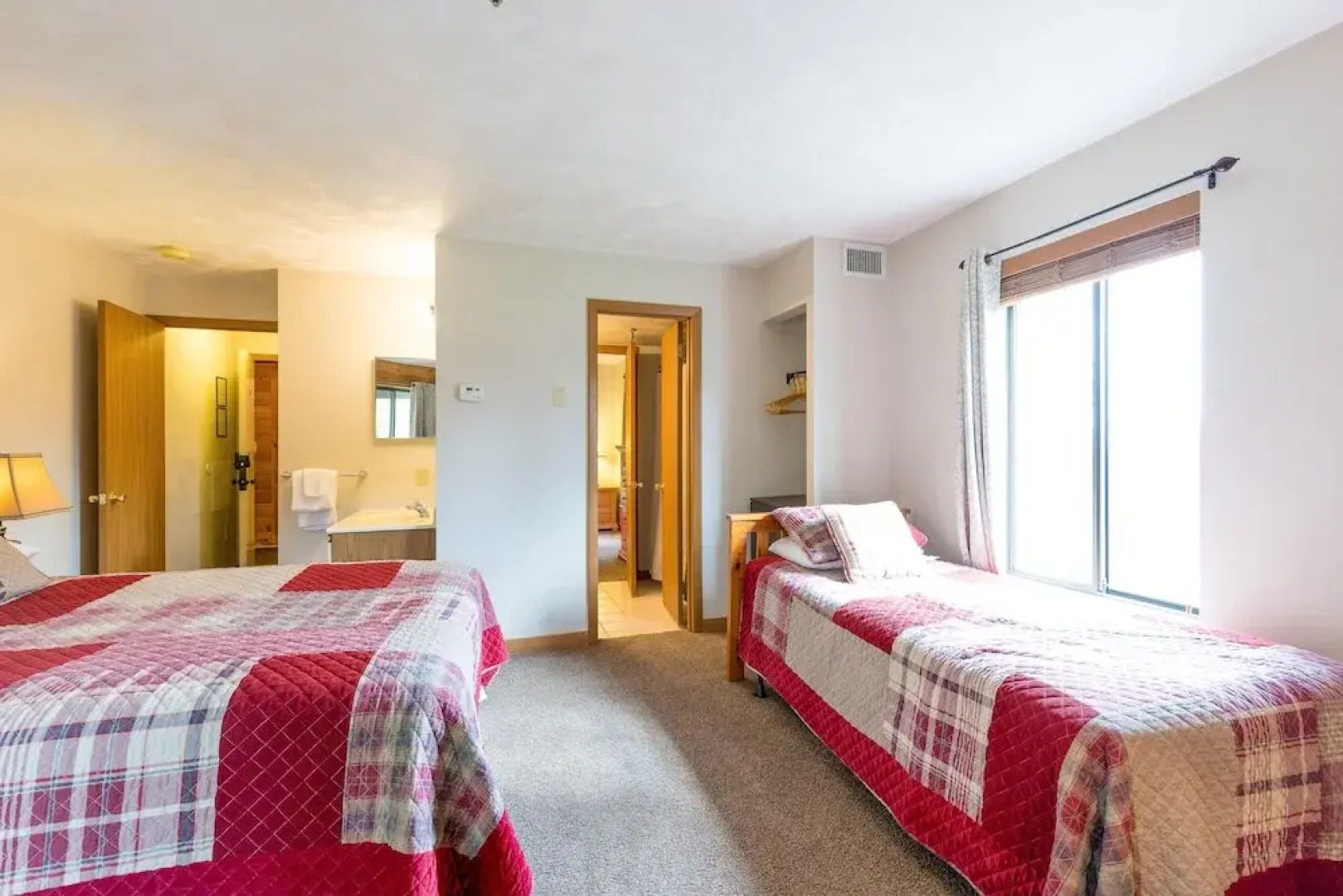 Seven Springs Stoneridge 3 Bedroom Deluxe Condo, Pet Friendly! by RedAwning