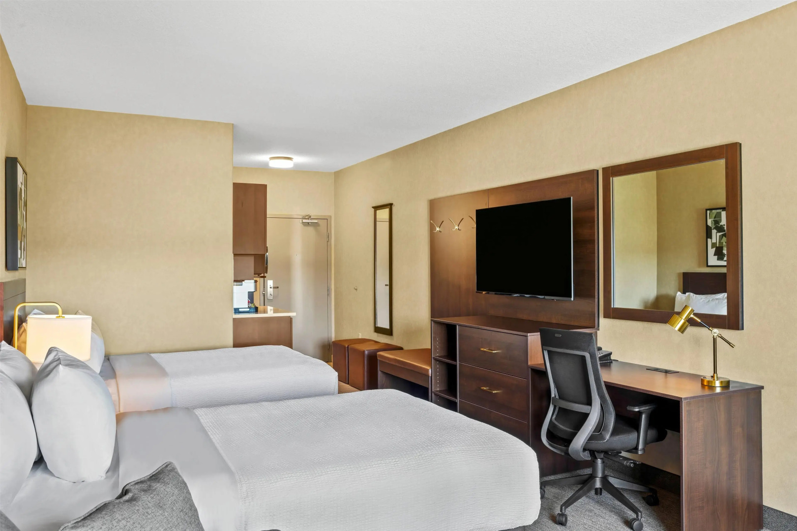 Ramada by Wyndham Drumheller Hotel & Suites